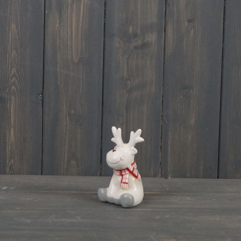 Small Sitting Christmas Reindeer (10cm) detail page